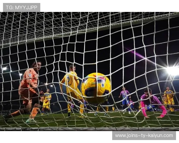 莱奥直塞助攻队友门前补射破门 莱奥直塞助攻队友门前补射破门